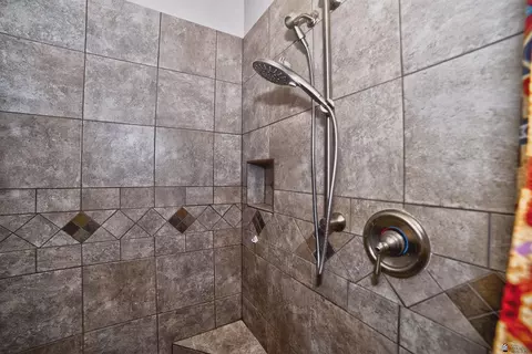 Bath - 14580 E 49 St, Yuma, AZ 85367 photo 2 of 5