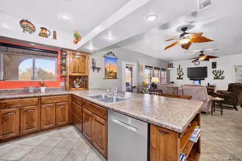Kitchen - 14580 E 49 St, Yuma, AZ 85367 photo 2 of 5