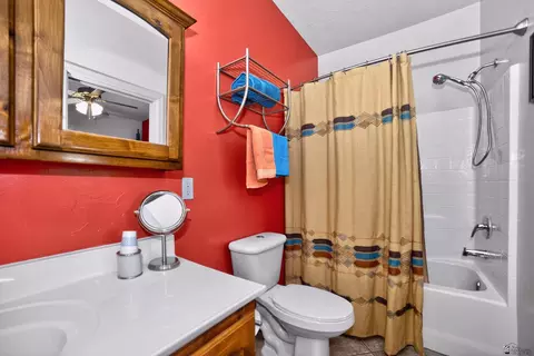 Bath - 14580 E 49 St, Yuma, AZ 85367 photo 4 of 5