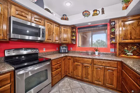 Kitchen - 14580 E 49 St, Yuma, AZ 85367 photo 4 of 5