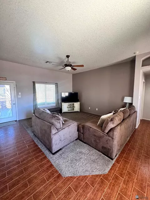 Living - 10714 E 38 Ln, Yuma, AZ 85365 photo 1 of 2