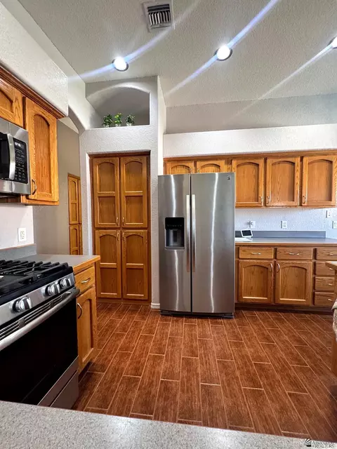 Kitchen - 10714 E 38 Ln, Yuma, AZ 85365 photo 2 of 3