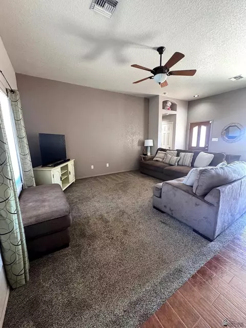 Living - 10714 E 38 Ln, Yuma, AZ 85365 photo 2 of 2
