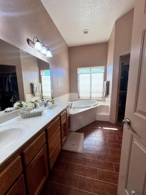 Bath - 10714 E 38 Ln, Yuma, AZ 85365 photo 1 of 3