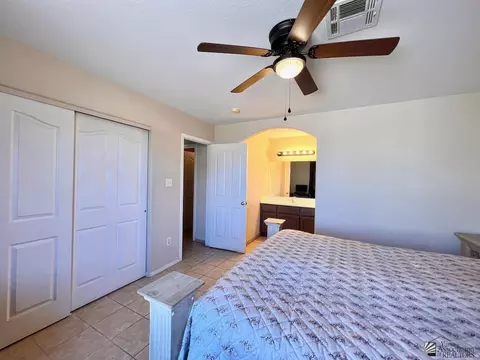 Bedroom - 9588 E 38 Ln, Yuma, AZ 85365 photo 2 of 4