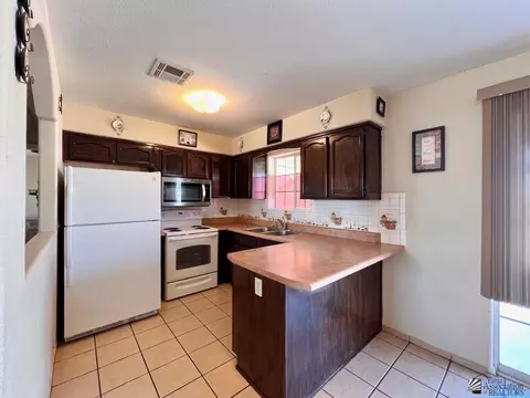 Kitchen - 9588 E 38 Ln, Yuma, AZ 85365 photo 1 of 3