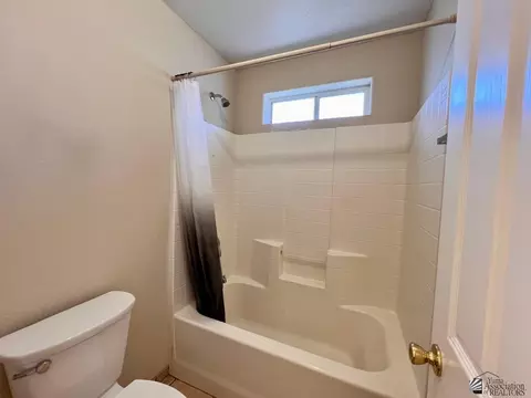 Bath - 9588 E 38 Ln, Yuma, AZ 85365 photo 2 of 3