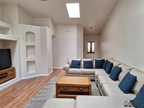 Living - 10725 E 35 St, Yuma, AZ 85365 photo 2 of 3