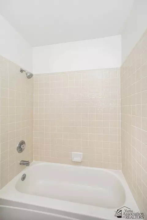 Bath - 1409 W Hillside Pl, Yuma, AZ 85364 photo 2 of 4