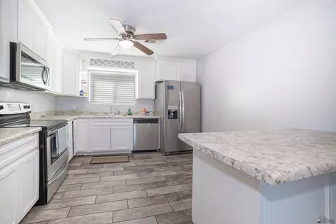 Kitchen - 13595 E 55 St, Yuma, AZ 85367 photo 1 of 3