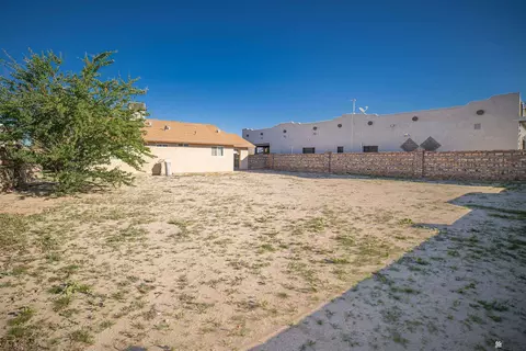 Exterior - 13595 E 55 St, Yuma, AZ 85367 photo 4 of 5