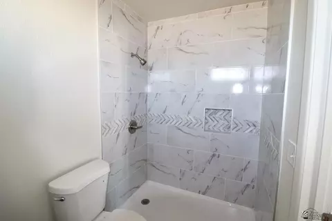 Bath - 12455 E Tanja Dr, Yuma, AZ 85367 photo 2 of 4