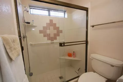 Bath - 11287 E 37 Pl, Yuma, AZ 85367 photo 3 of 4