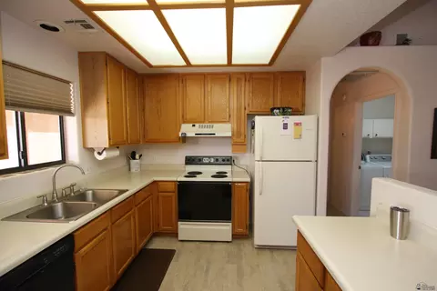 Kitchen - 11287 E 37 Pl, Yuma, AZ 85367 photo 1 of 5