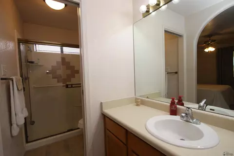 Bath - 11287 E 37 Pl, Yuma, AZ 85367 photo 1 of 4