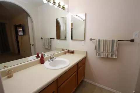 Bath - 11287 E 37 Pl, Yuma, AZ 85367 photo 2 of 4