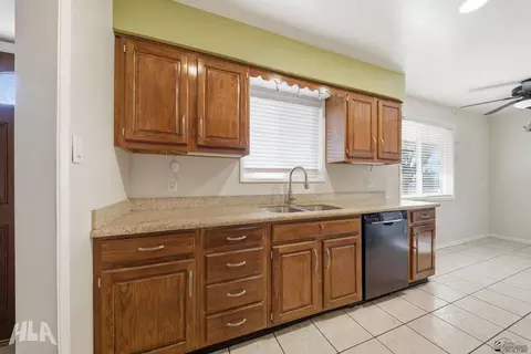 Kitchen - 332 E 30 St, Yuma, AZ 85364 photo 5 of 6