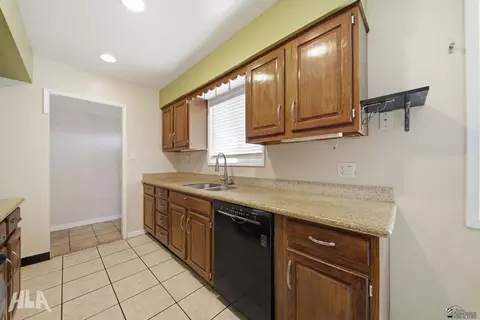 Kitchen - 332 E 30 St, Yuma, AZ 85364 photo 3 of 6