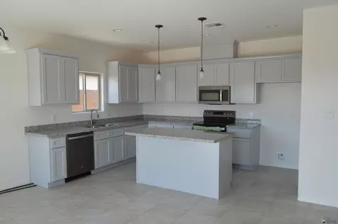 Kitchen - 13122 E 55 Ln, Yuma, AZ 85367 photo 2 of 2