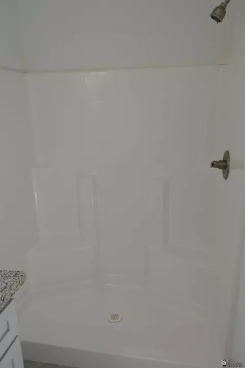 Bath - 13122 E 55 Ln, Yuma, AZ 85367 photo 2 of 4