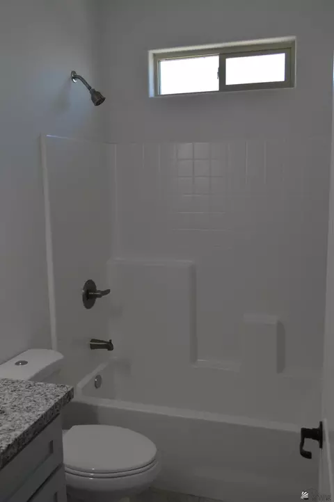 Bath - 13122 E 55 Ln, Yuma, AZ 85367 photo 3 of 4