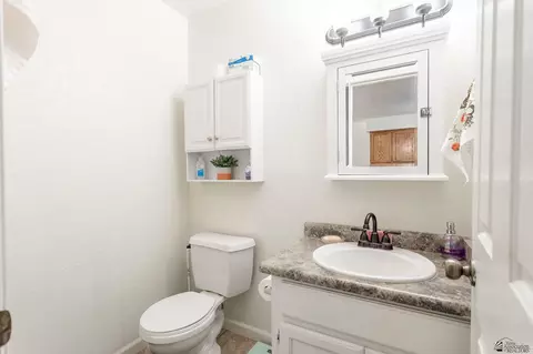 Bath - 8622 E 24 Pl, Yuma, AZ 85365 photo 1 of 4