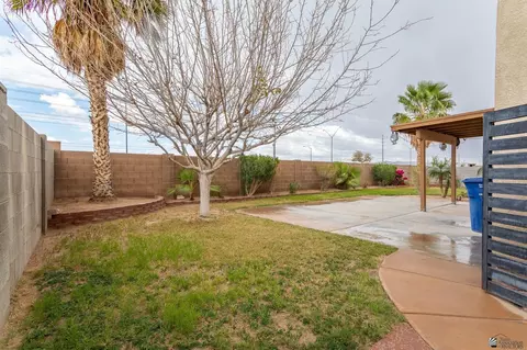 Exterior - 8622 E 24 Pl, Yuma, AZ 85365 photo 8 of 9