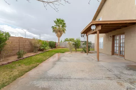Exterior - 8622 E 24 Pl, Yuma, AZ 85365 photo 7 of 9