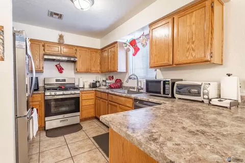 Kitchen - 8622 E 24 Pl, Yuma, AZ 85365 photo 3 of 3