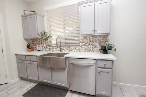Kitchen - 11743 E 26 St, Yuma, AZ 85367 photo 3 of 5