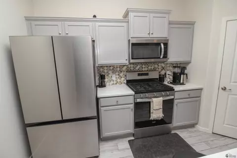 Kitchen - 11743 E 26 St, Yuma, AZ 85367 photo 5 of 5