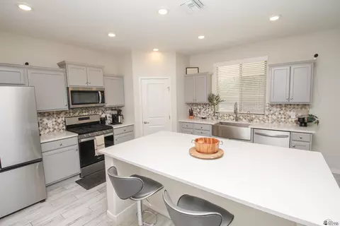 Kitchen - 11743 E 26 St, Yuma, AZ 85367 photo 2 of 5