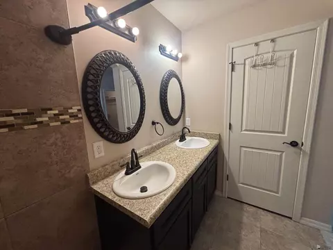 Bath - 207 E 12 Pl, Somerton, AZ 85350 photo 6 of 8