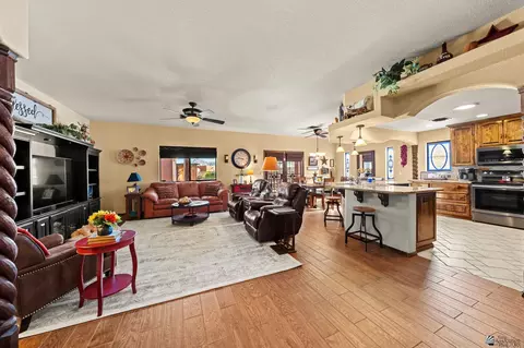 Living - 14662 E 52 St, Yuma, AZ 85367 photo 2 of 3