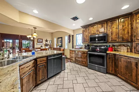 Kitchen - 14662 E 52 St, Yuma, AZ 85367 photo 3 of 3