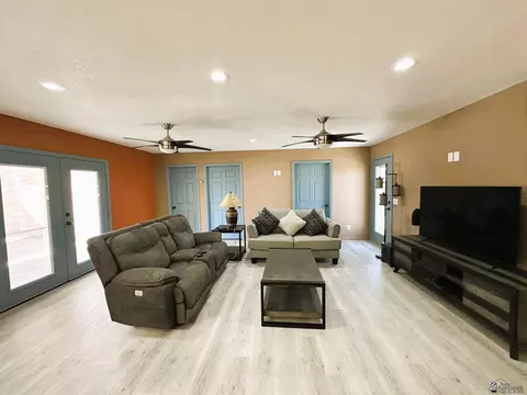 Living - 14442 E 53 Dr, Yuma, AZ 85367 photo 6 of 6