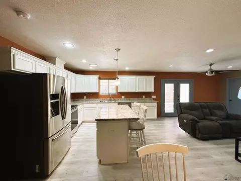 Kitchen - 14442 E 53 Dr, Yuma, AZ 85367 photo 3 of 4