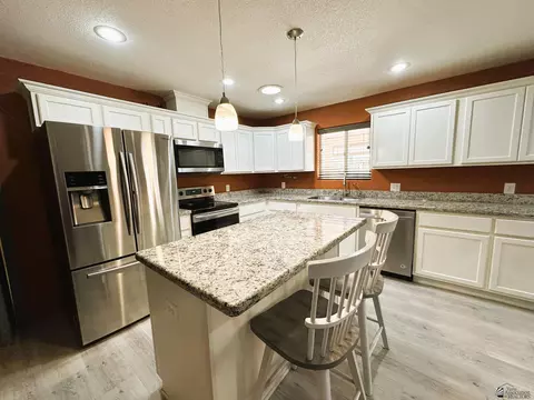 Kitchen - 14442 E 53 Dr, Yuma, AZ 85367 photo 4 of 4