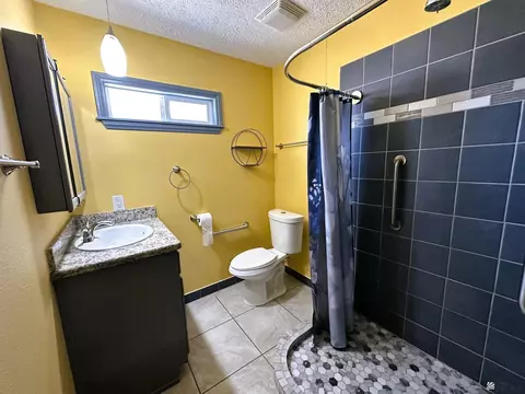 Bath - 14442 E 53 Dr, Yuma, AZ 85367 photo 2 of 3