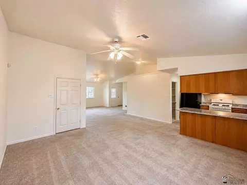 Living - 8625 E 24 Ln, Yuma, AZ 85365 photo 3 of 4