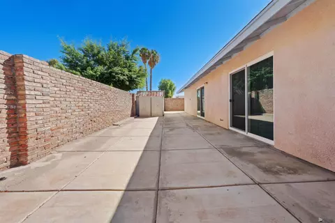 Exterior - 1420 E Sunset Ct, Yuma, AZ 85364 photo 1 of 2