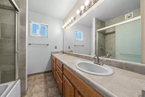 Bath - 1420 E Sunset Ct, Yuma, AZ 85364 photo 1 of 3