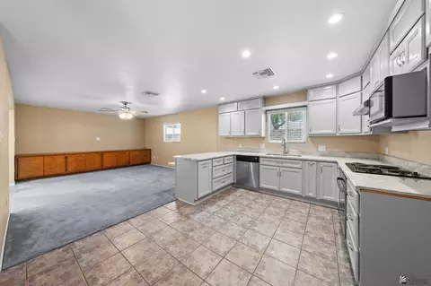 Living - 1420 E Sunset Ct, Yuma, AZ 85364 photo 1 of 4