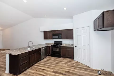 Kitchen - 7409 E 39 Pl, Yuma, AZ 85365 photo 3 of 3