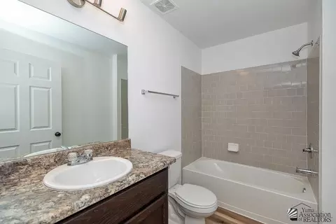 Bath - 7409 E 39 Pl, Yuma, AZ 85365 photo 2 of 2