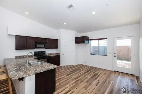 Kitchen - 7409 E 39 Pl, Yuma, AZ 85365 photo 2 of 3