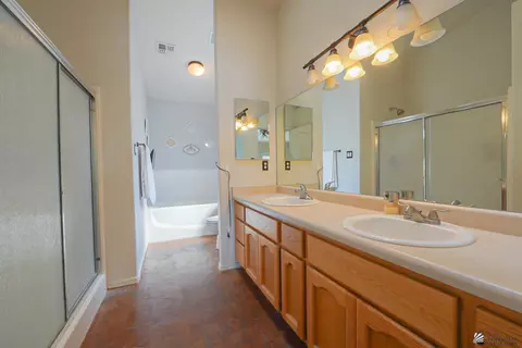 Bath - 8395 E Topeka Pl, Yuma, AZ 85365 photo 2 of 5