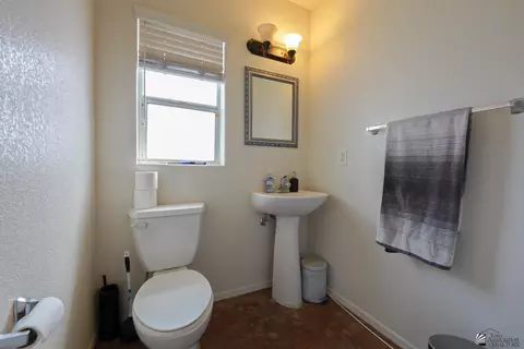 Bath - 8395 E Topeka Pl, Yuma, AZ 85365 photo 4 of 5