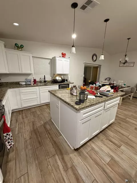 Kitchen - 11610 E 33 St, Yuma, AZ 85367 photo 1 of 2