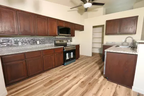 Kitchen - 7940 E 42 Ln, Yuma, AZ 85365 photo 2 of 3